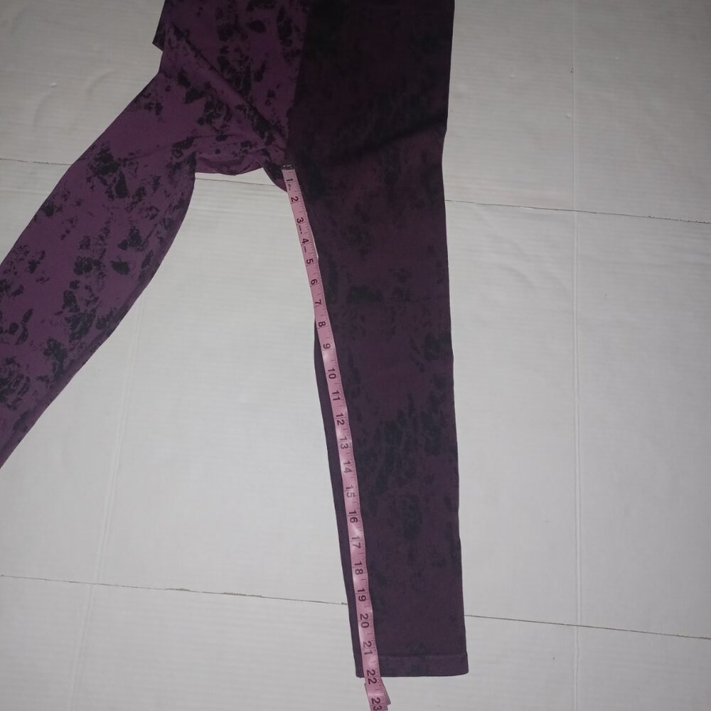 FABLETICS COURTNEY SEAMLESS LONG SLEEVE TOP & HIGH WAISTED SEAMLESS LEGGING SET - Picture 11 of 14